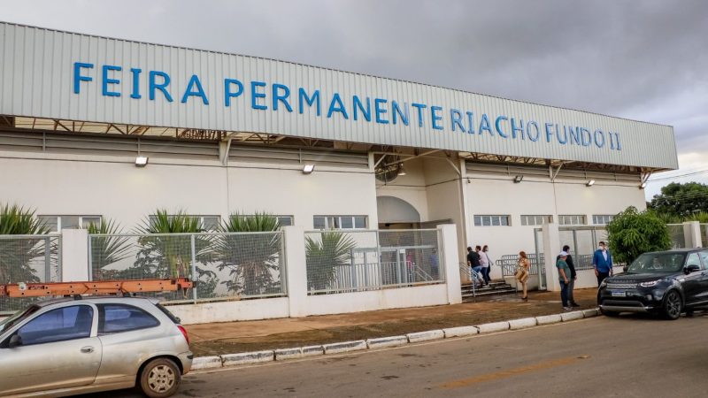 Feirantes do DF recebem documentos de regularização