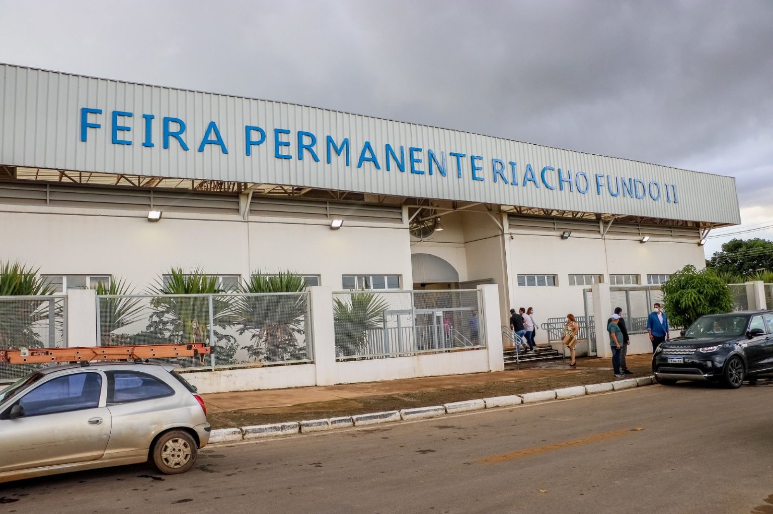 Feirantes do DF recebem documentos de regularização