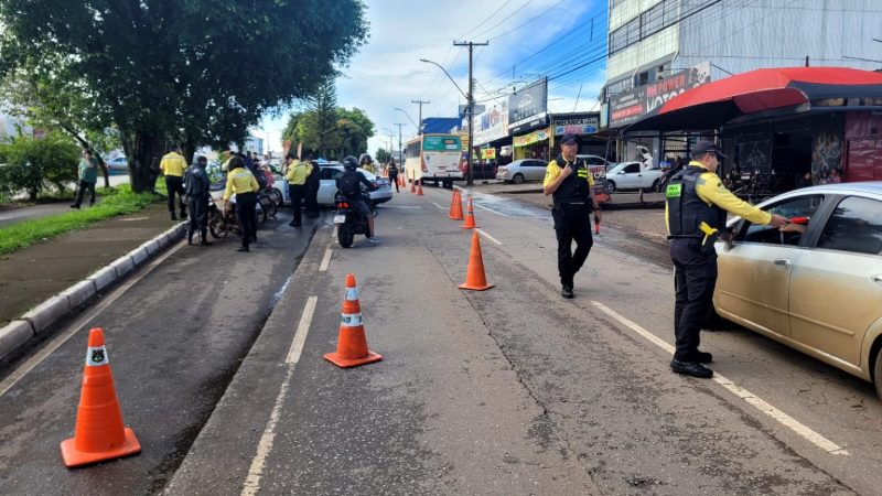 Detran-DF flagra mais de 50 condutores alcoolizados em operação surpresa
