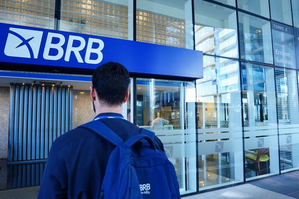 Novos beneficiários começam a retirar os cartões nesta segunda