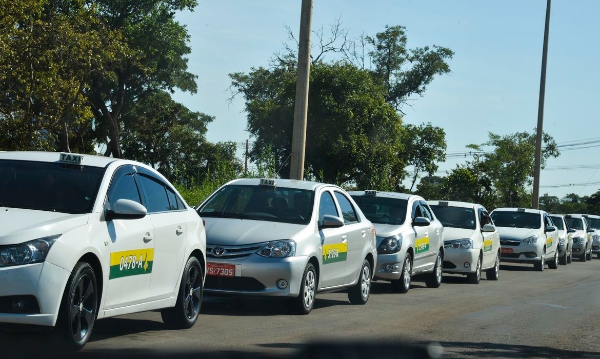 Donos de táxi no DF têm até 10 de abril para solicitar transferência de permissão