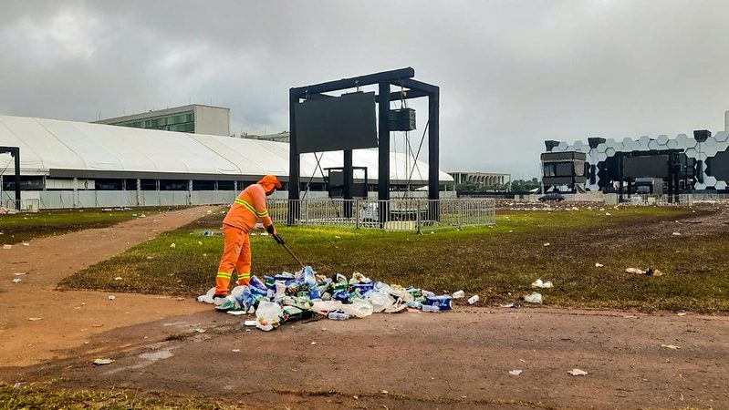 GDF recolhe 9,5 toneladas de lixo após o Réveillon