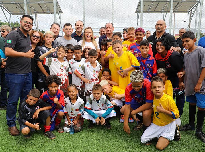 Recanto das Emas ganha novo campo sintético e investe em saúde mental