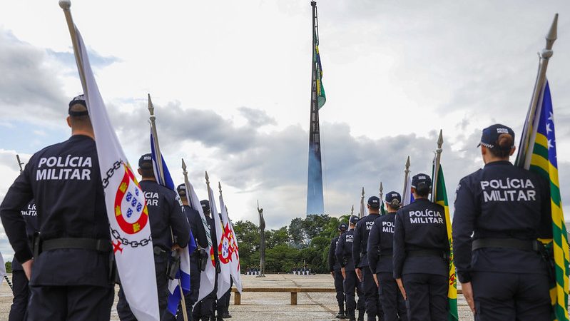 Brasília celebra a primeira troca da Bandeira Nacional de 2025