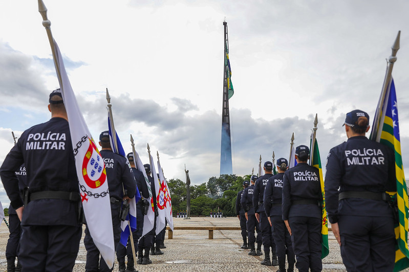 Brasília celebra a primeira troca da Bandeira Nacional de 2025