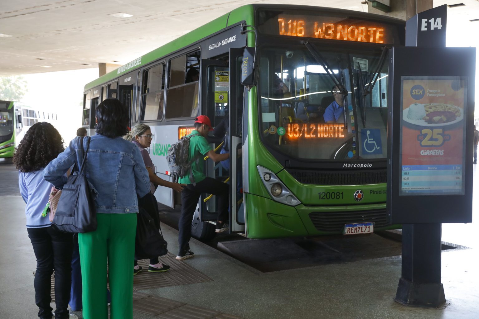 DF comemora queda histórica de 93% em roubos em coletivos