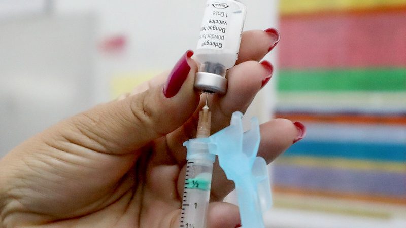 GDF intensifica campanha de vacinação contra a dengue e celebra queda nos casos
