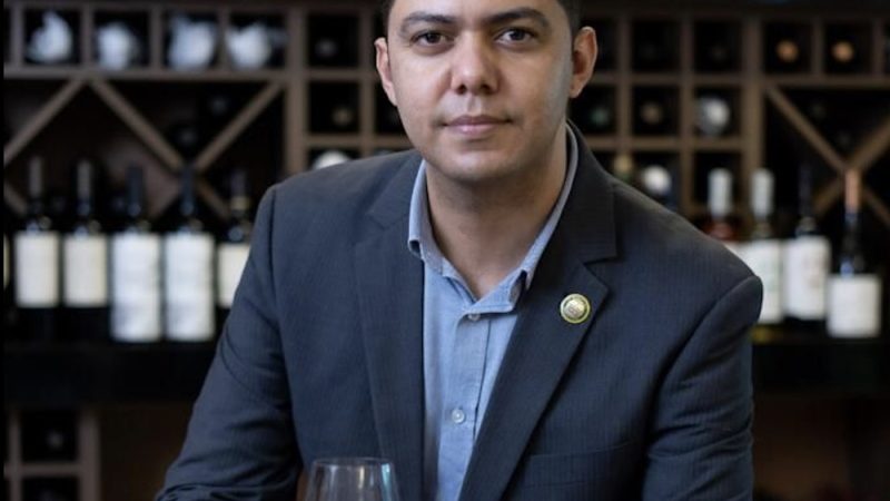 Brasileiro brilha no cenário internacional e disputará título de Melhor Sommelier das Américas
