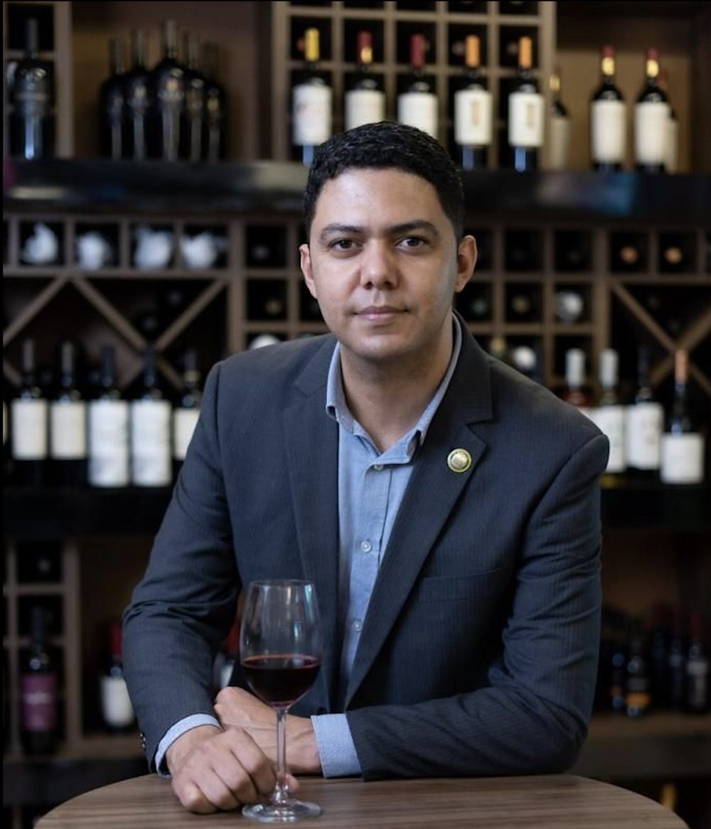Brasileiro brilha no cenário internacional e disputará título de Melhor Sommelier das Américas
