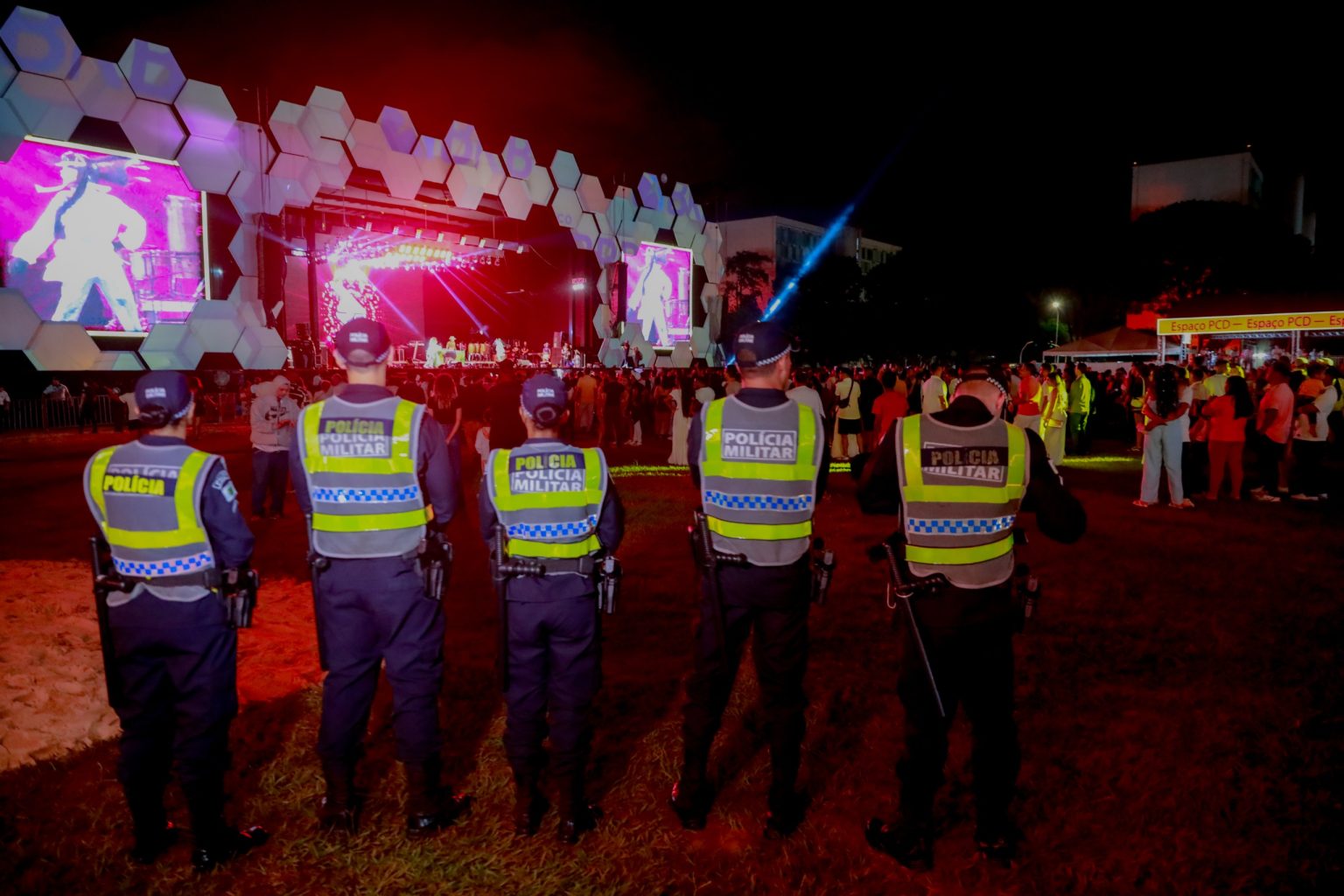 Segurança reforçada garante festa tranquila na Esplanada