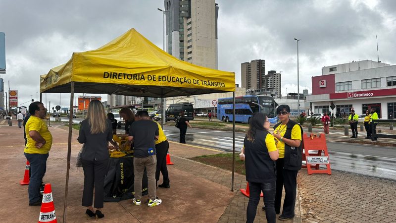 Detran-DF promove ação educativa e revitaliza sinalização em Taguatinga