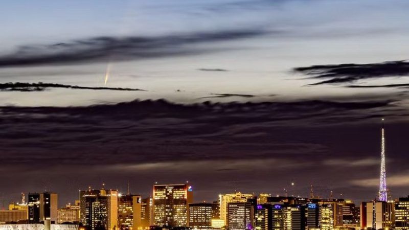 Brasiliense tira foto espetacular de cometa e conquista a NASA!