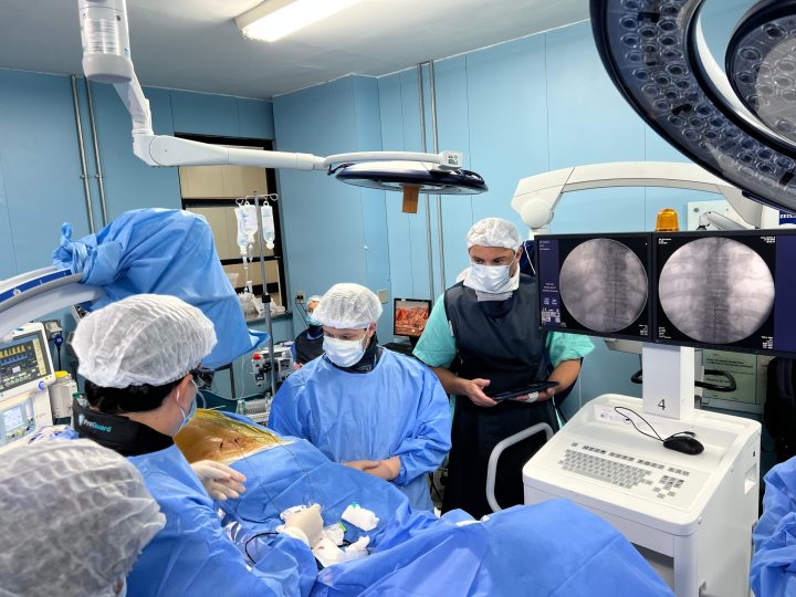 Hospital de Base realiza cirurgia inovadora de implante Eletrodo Medular