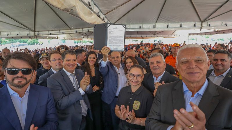 Ibaneis Rocha envia proposta de reajuste para as forças de segurança do DF