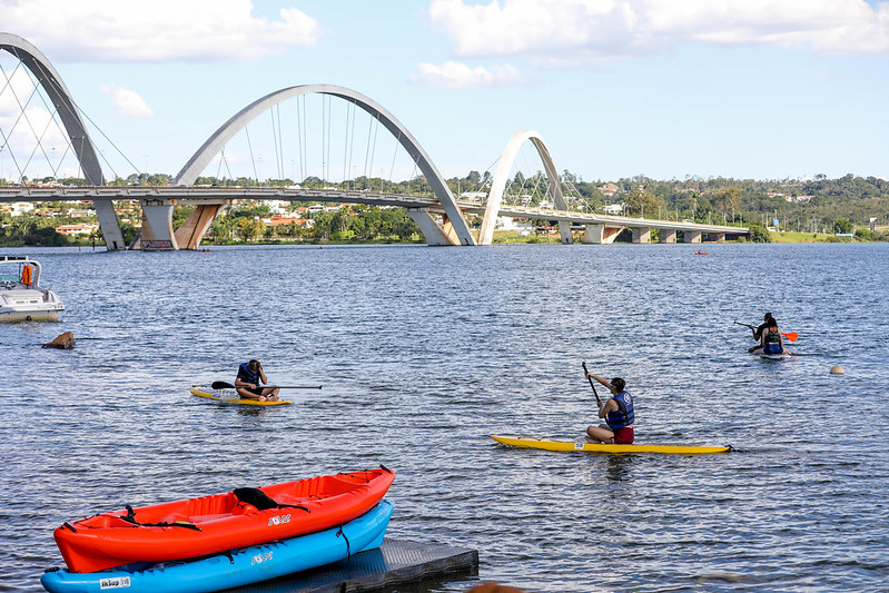 Monitoramento semanal garante qualidade da água do Lago Paranoá para banho