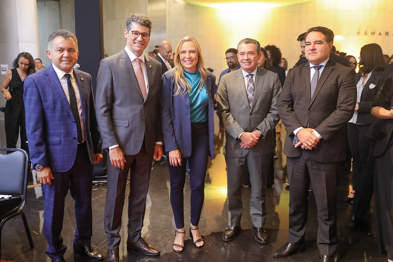 Celina Leão participa da posse da nova diretoria do Sindilegis