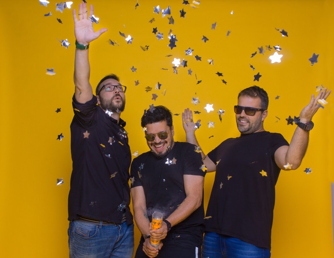 Bloco Eduardo & Mônica agita foliões no Iate Clube Brasília