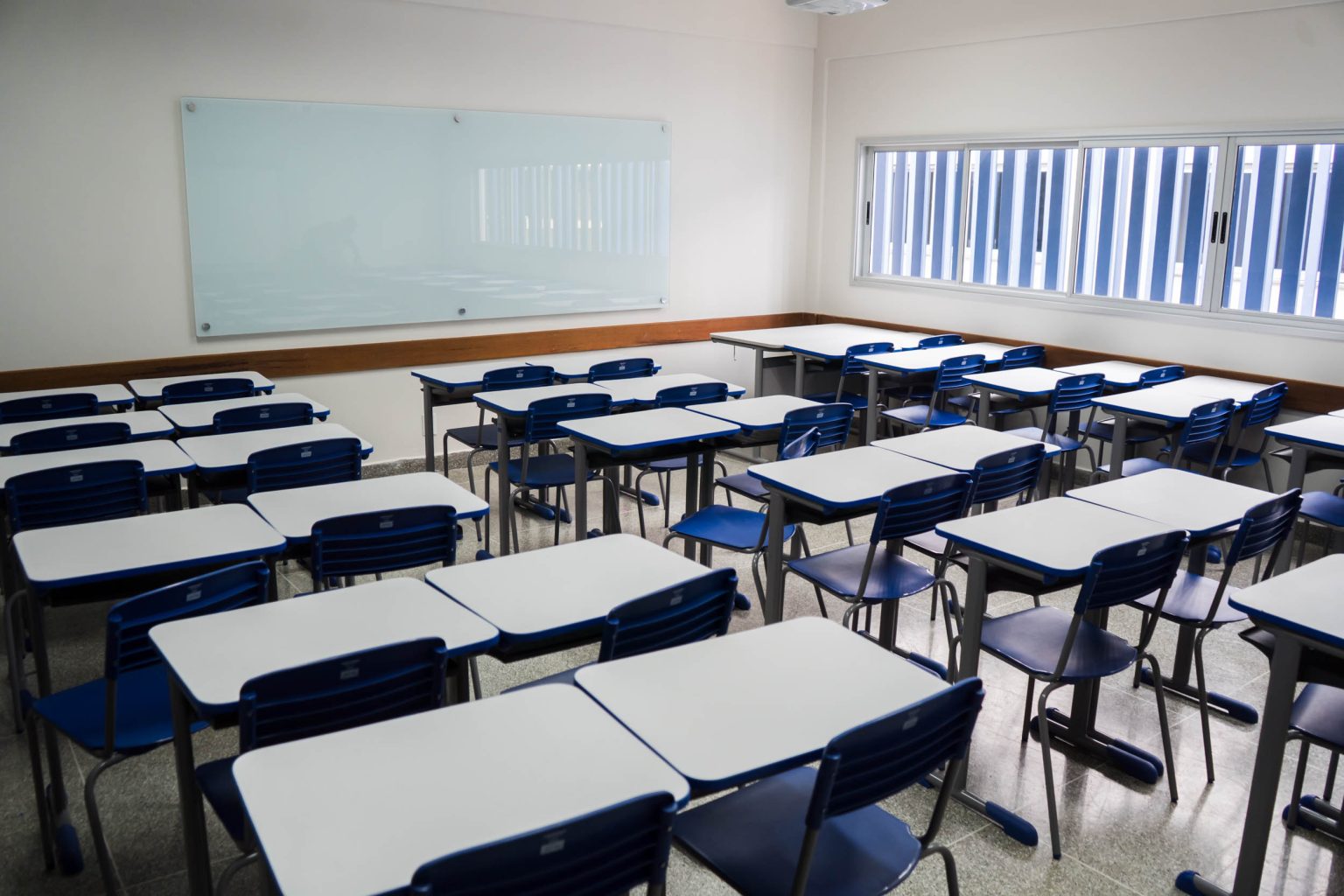 Novas escolas públicas do DF ganham mobiliário moderno e confortável para 2025