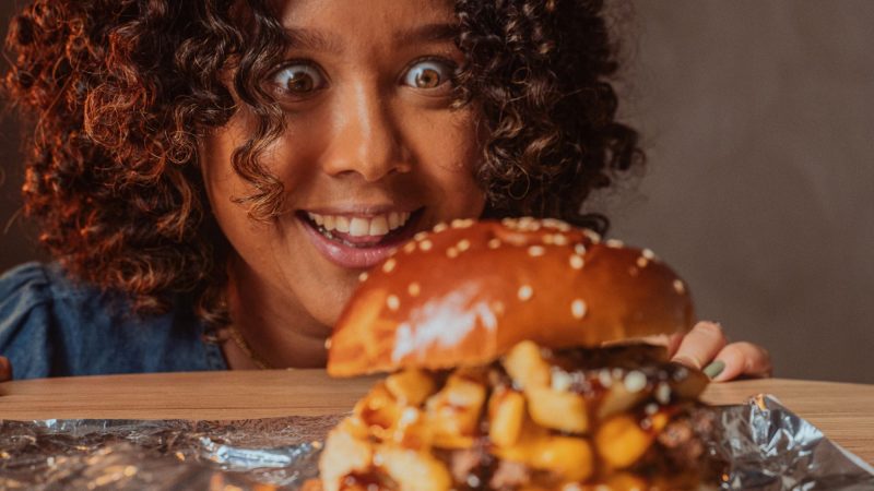Seu Prensado lança hambúrguer com batata frita como protagonista em Águas Claras