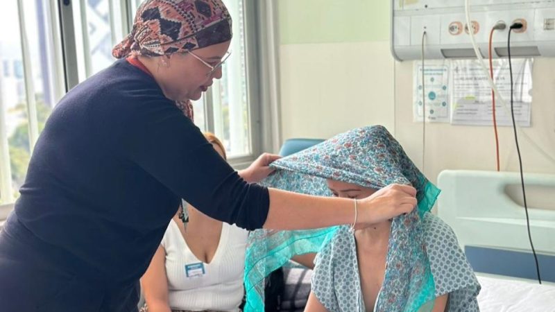 Hospital de Base promove oficina de lenços e capoterapia para pacientes com câncer