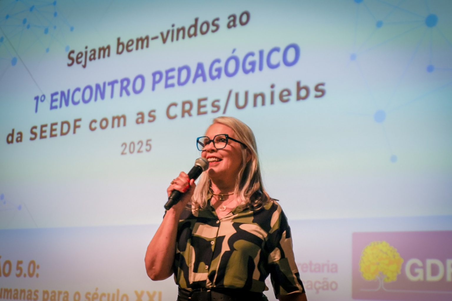 Palestra inspira professores a abraçar a tecnologia no ensino