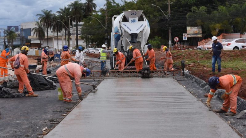 Obras no trecho 6 avançam com pavimentação em concreto reforçado