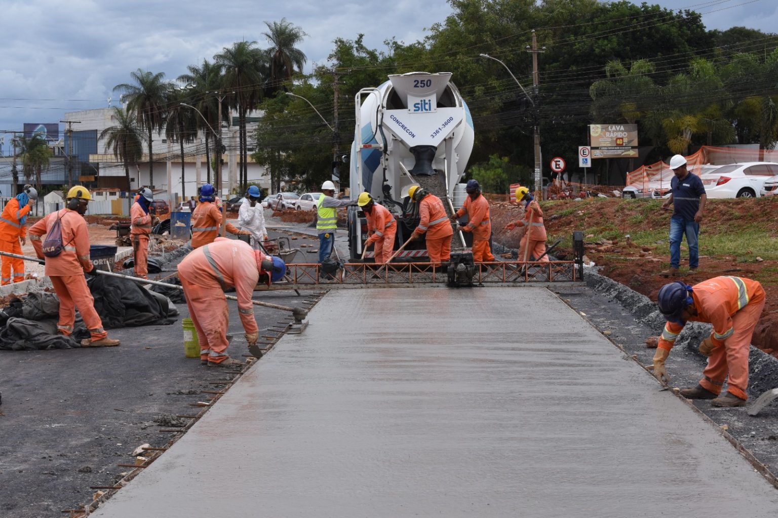 Obras no trecho 6 avançam com pavimentação em concreto reforçado