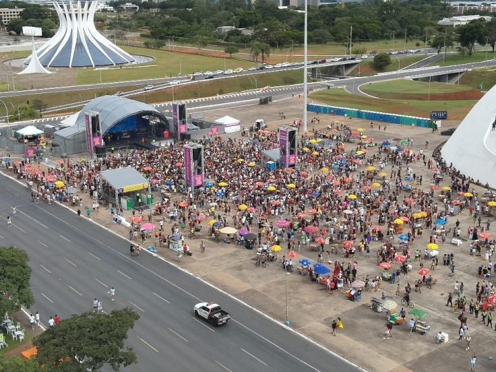 Brasilienses curtem a folia com segurança e tranquilidade