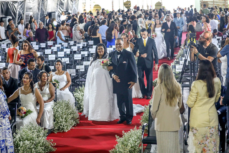 Casamento comunitário em Brasília celebra união de 100 casais