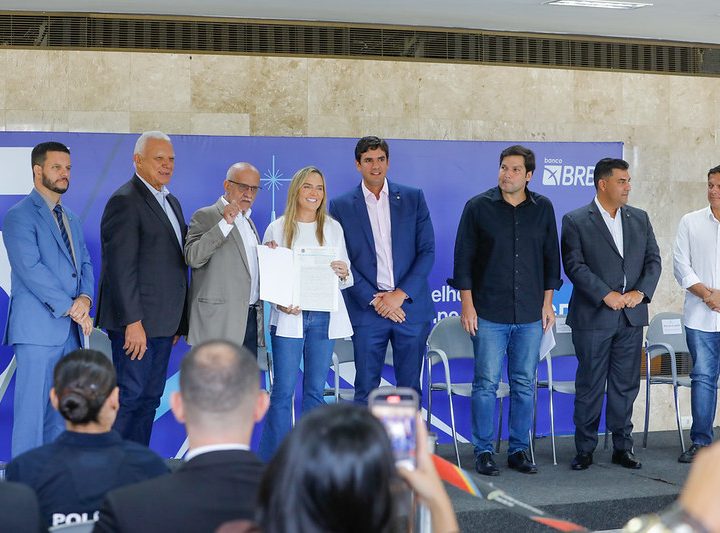 GDF celebra mil escrituras e contratos entregues para regularização de empresas