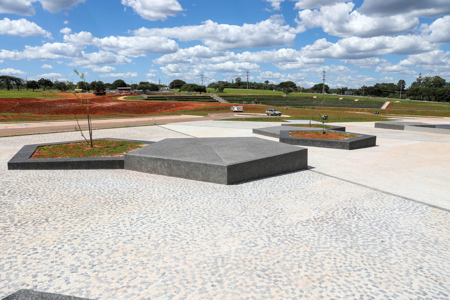 Novo ponto de encontro em Brasília com food trucks e estacionamento