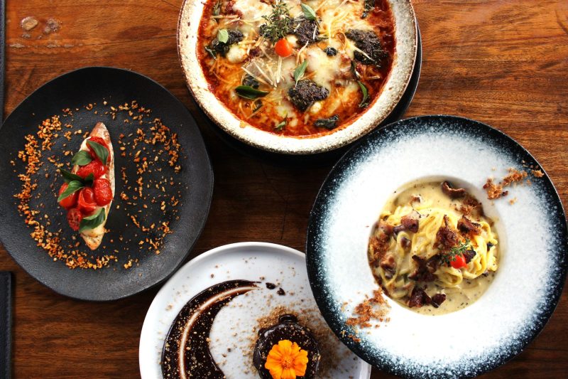 Pratos principais: Filé funghi (R$ 89,90), Ossobuco alla milanese (R$ 79,90) e Spaghetti alla carbonara (R$ 79,90).