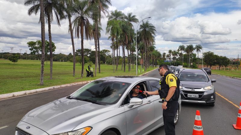 Operação Carnaval Seguro aborda 267 motoristas no DF
