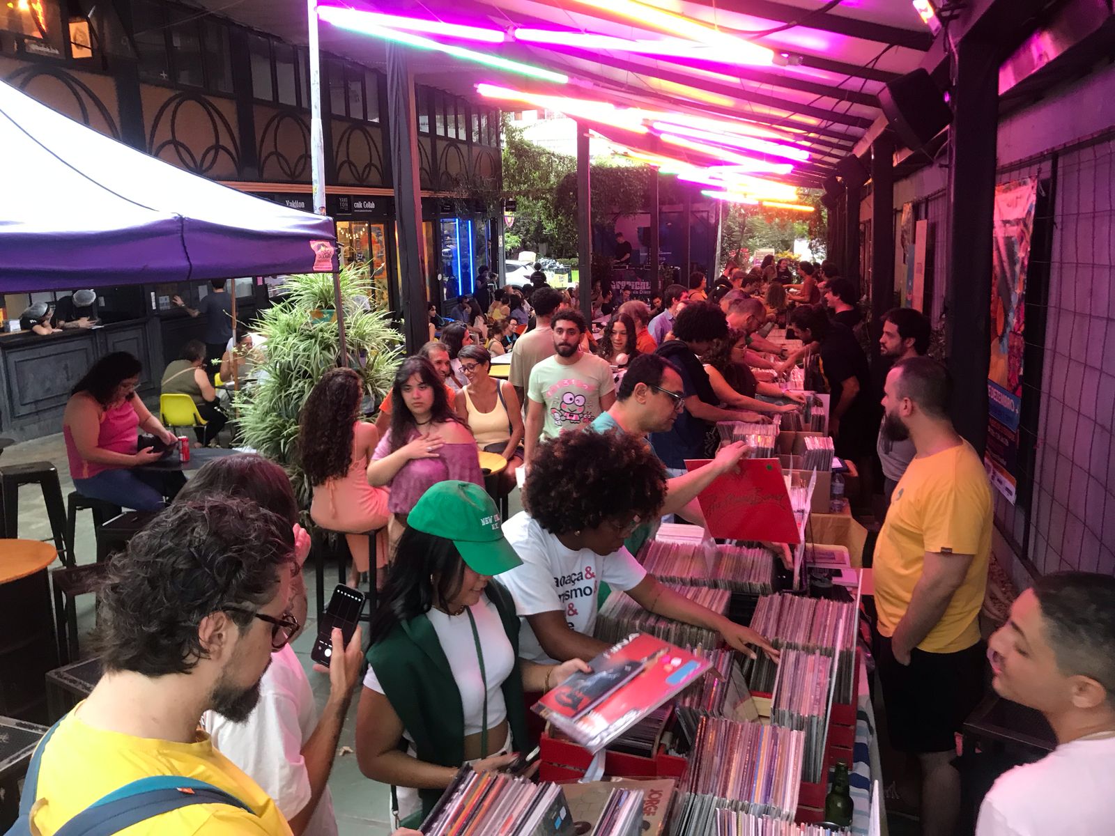 Feira de discos chega à sexta edição com Lucio Maia e 15 mil vinis