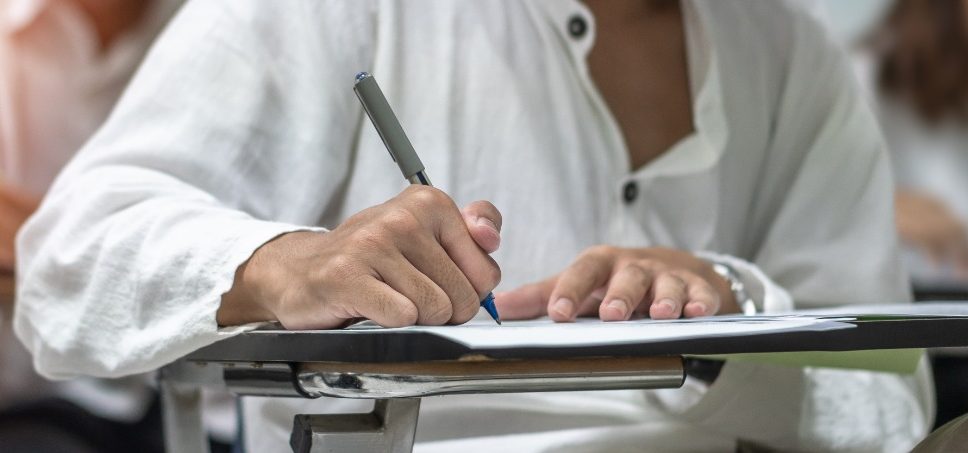 Caesb abre concurso público com 82 vagas e salários de até R$ 11 Mil