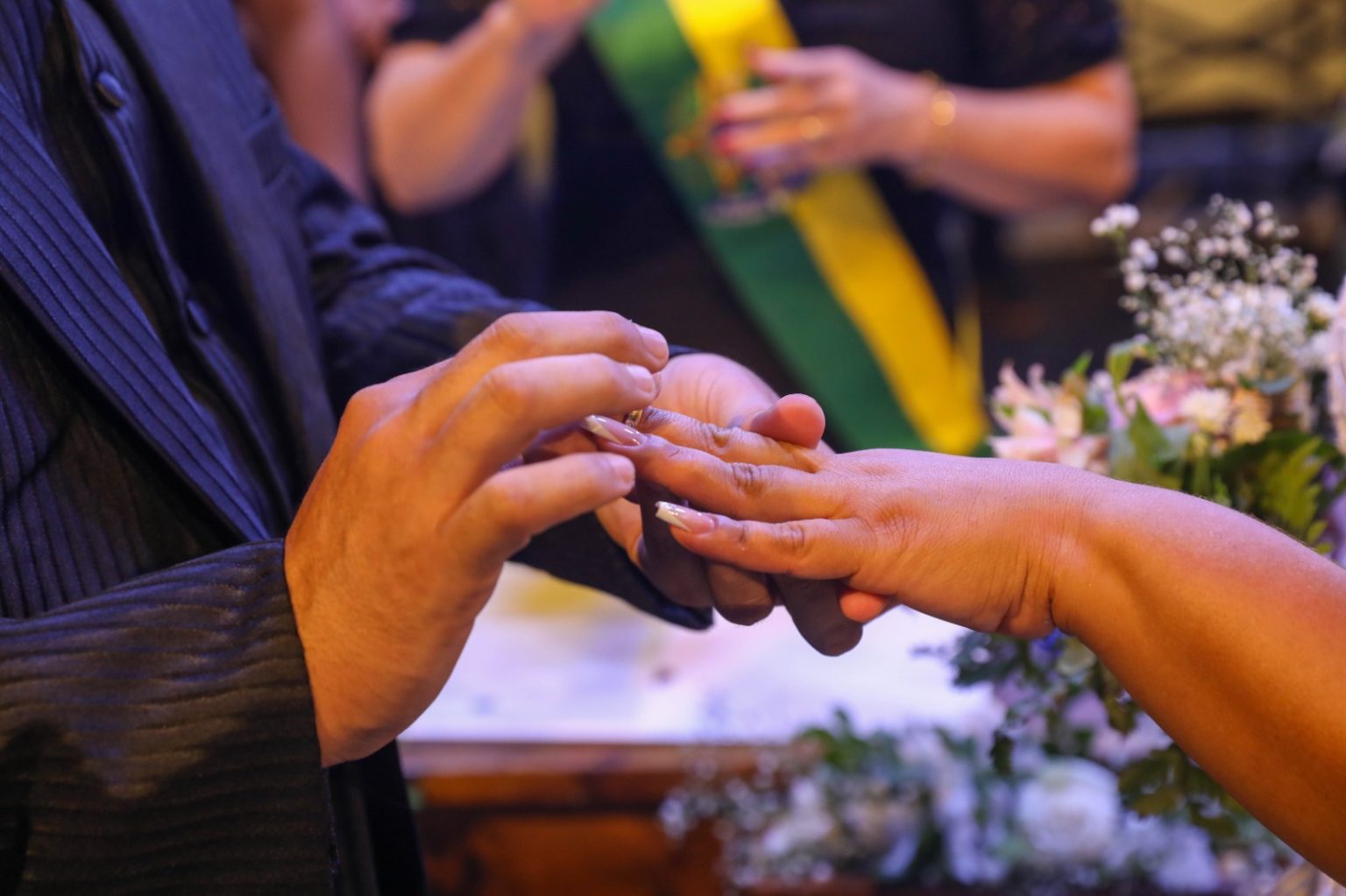 Casamento comunitário em Brasília celebra união de 100 casais
