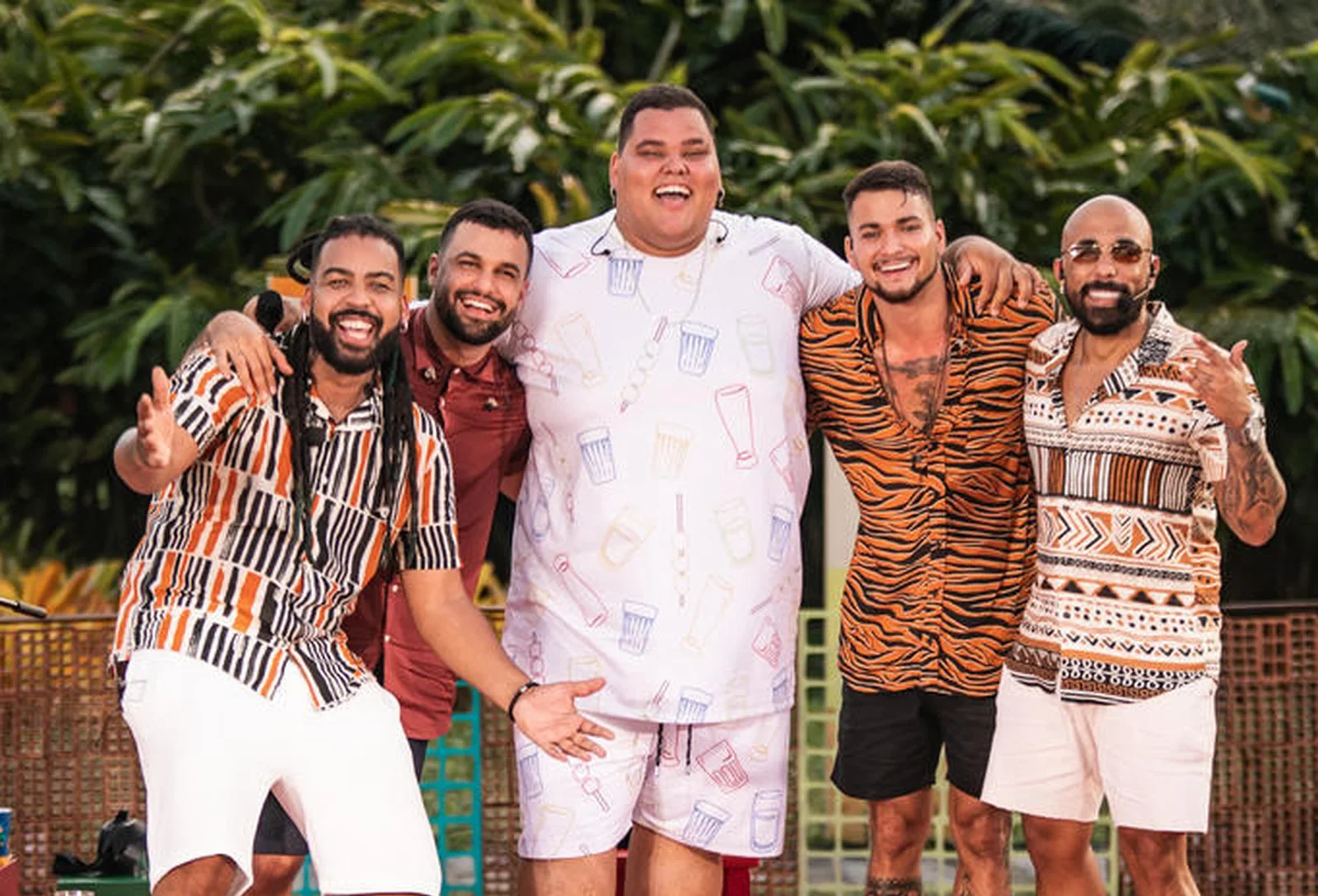 Menos é Mais e Zé Neto & Cristiano fecham a festa na esplanada nesta segunda