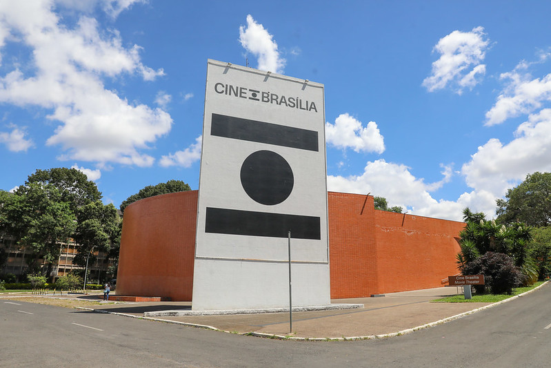 O guardião da Sétima Arte de Rua Celebra 65 Anos e Reconquista o Coração da Capital