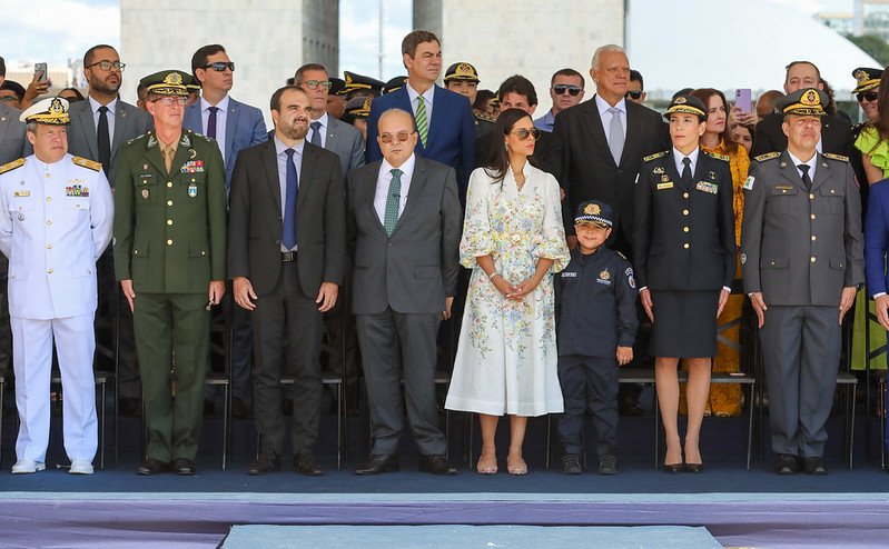 Troca da Bandeira marca celebração dos 65 anos de Brasília