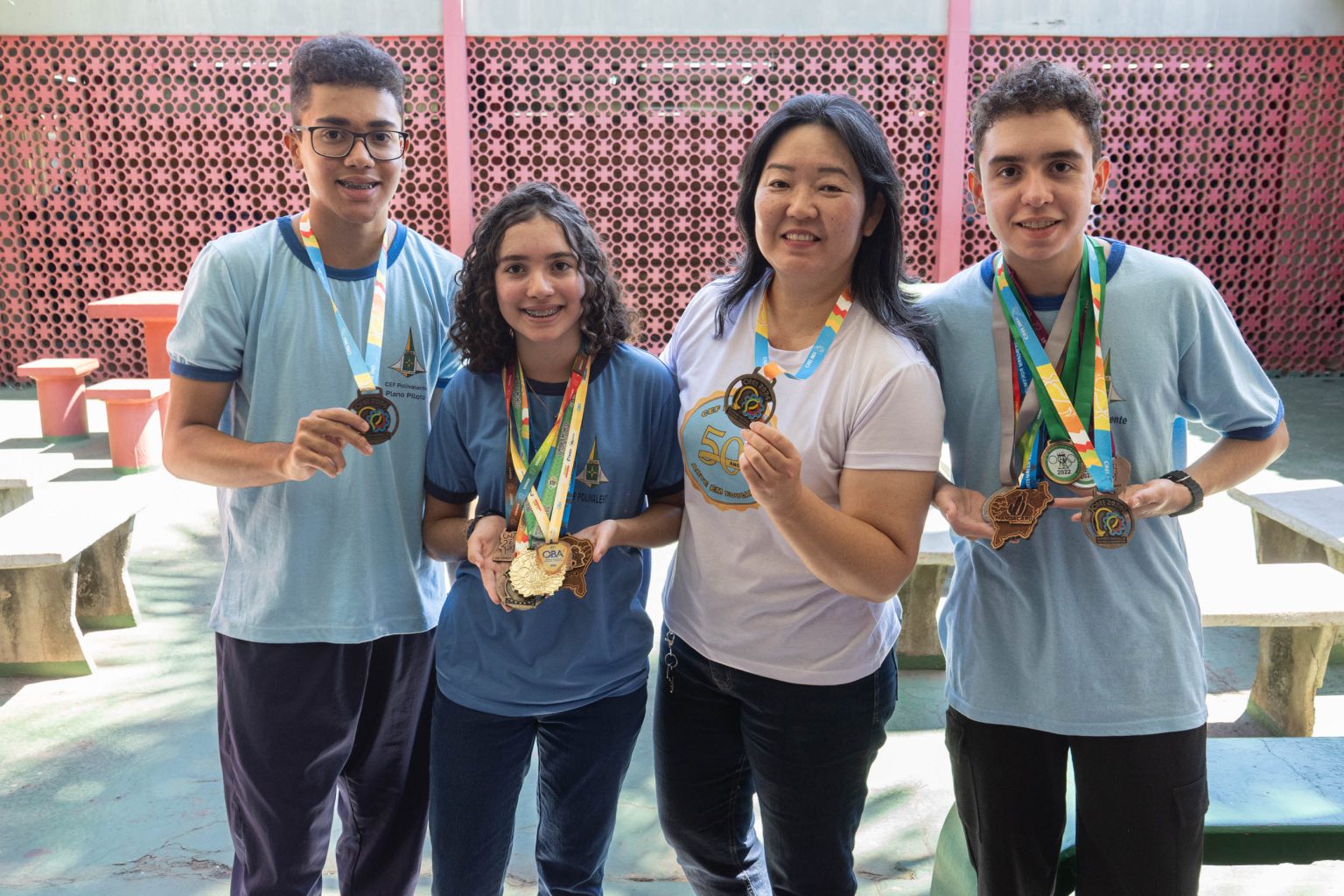 Trigêmeos do CEF Polivalente conquistam ouro em Olimpíada