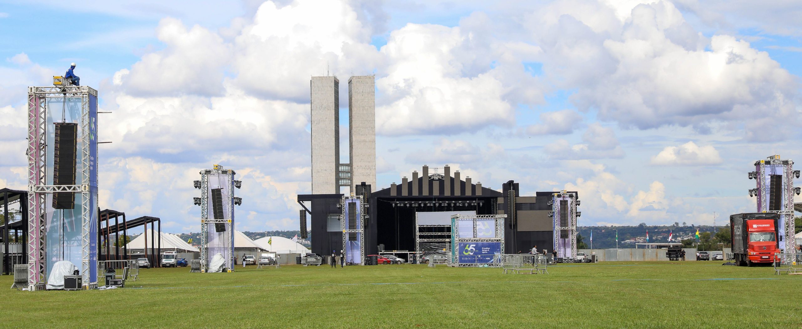 População se prepara para curtir atrações locais e nacionais nos 65 anos de Brasília
