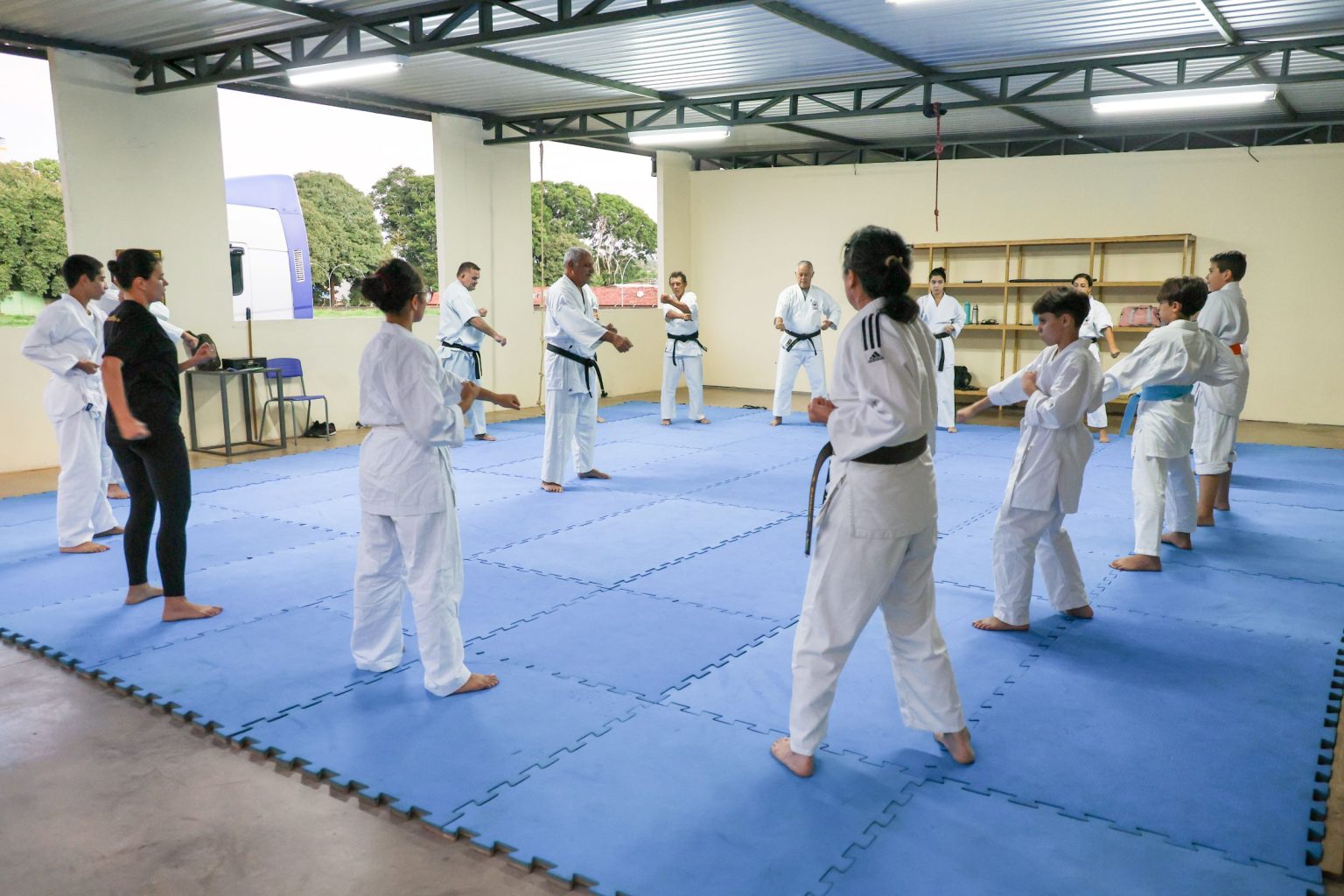 Artes marciais contra o bullying: projeto transforma vidas
