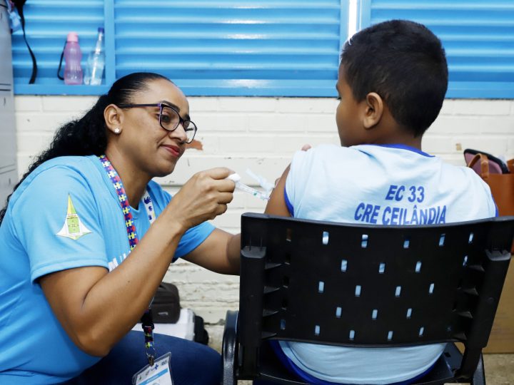 DF intensifica vacinação nas escolas para proteger crianças e adolescentes
