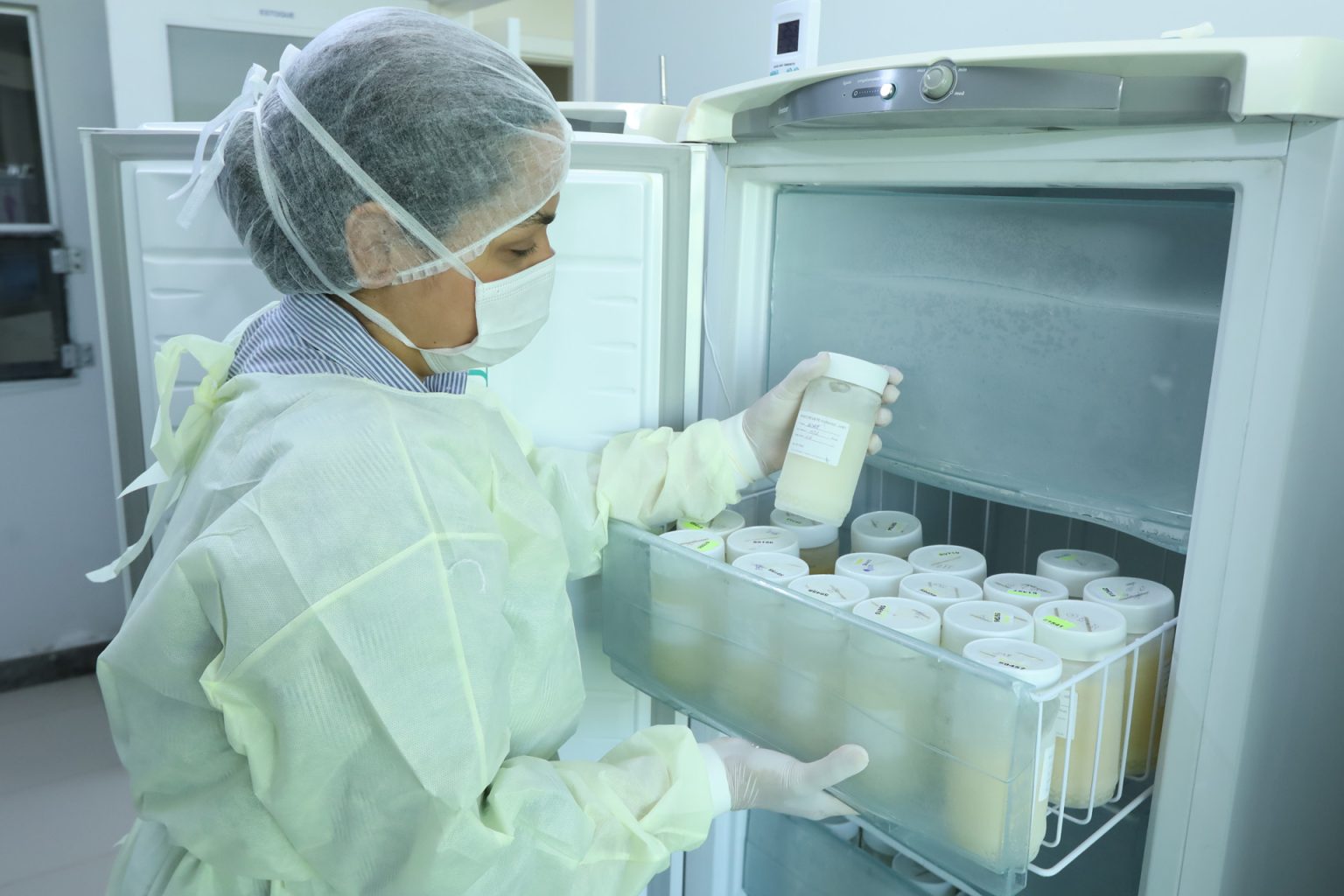 Bancos de leite humano do DF precisam de doações durante férias e feriados