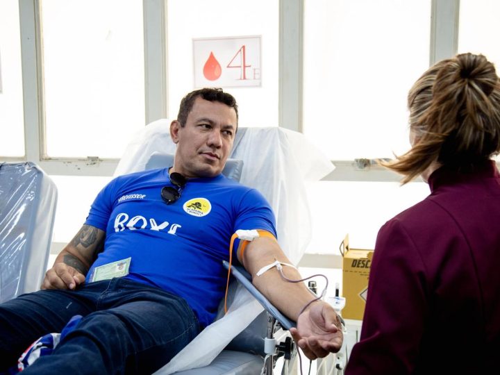 Alunos da Academia Buriti doam sangue e fortalecem estoque do Hemocentro
