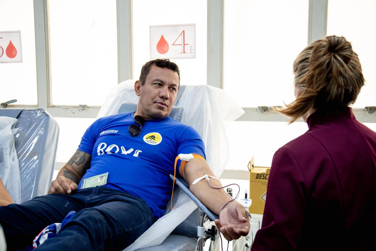 Alunos da Academia Buriti doam sangue e fortalecem estoque do Hemocentro