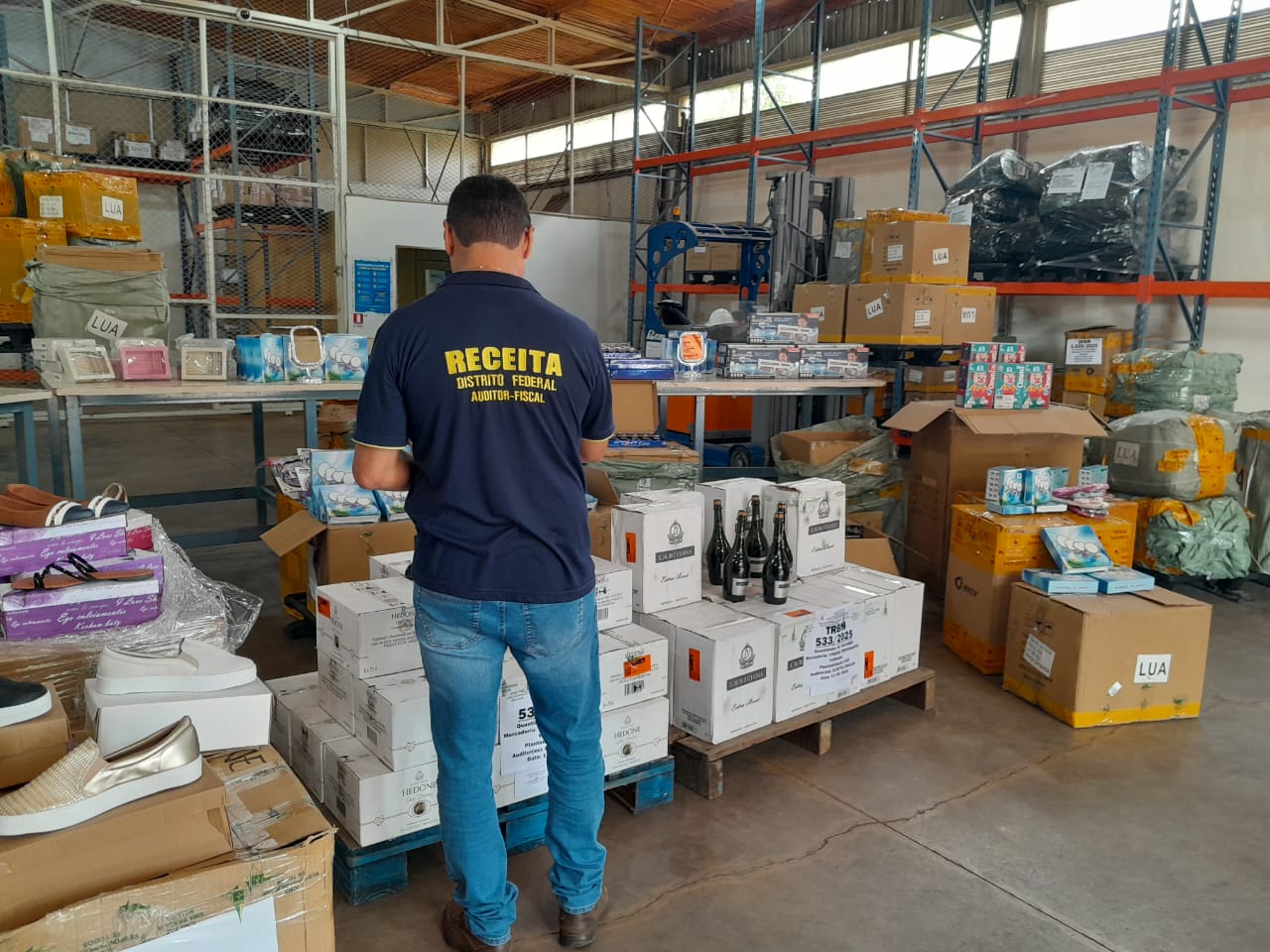 Operação da Receita DF apreende R$ 1,1 Milhão em mercadorias irregulares