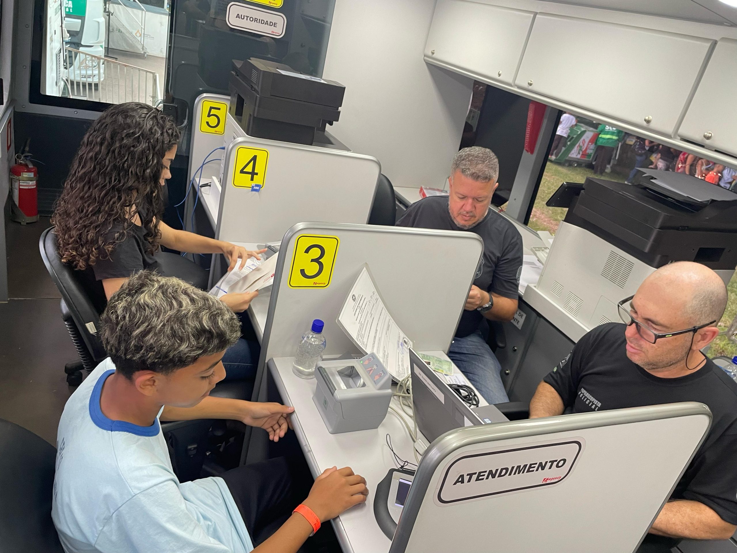 Mutirão oferece emissão gratuita da nova carteira de identidade