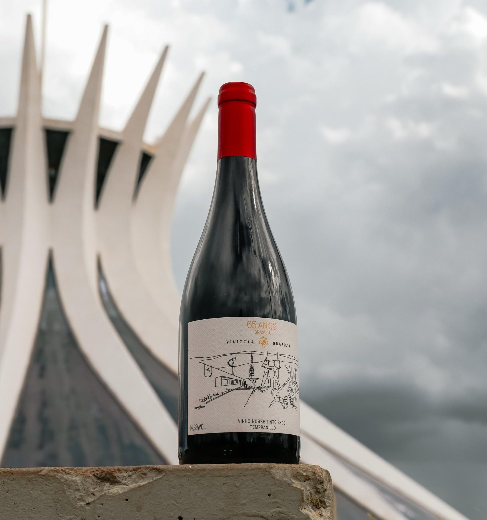 Vinícola Brasília celebra 65 anos da capital com vinho exclusivo