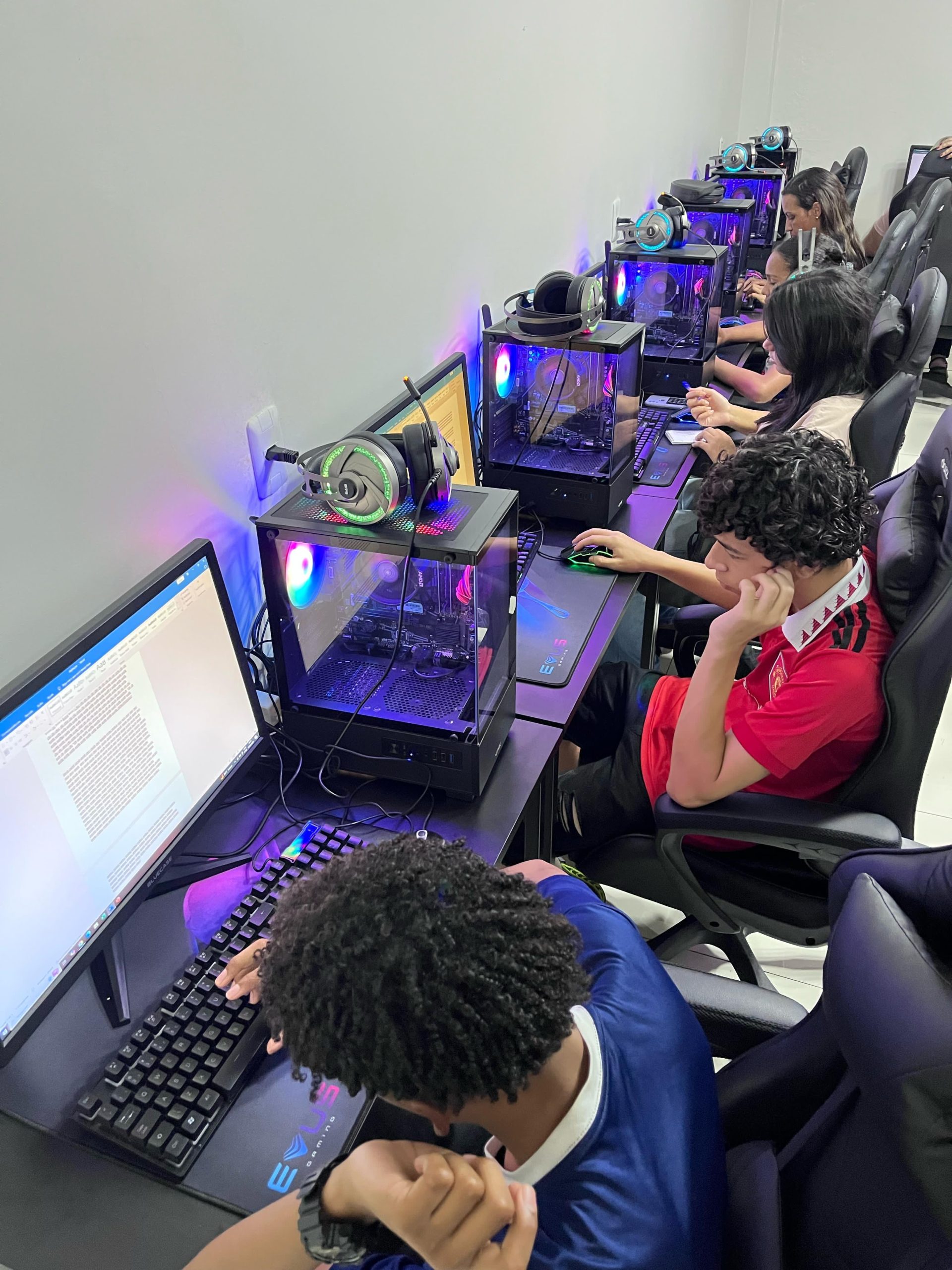 Jovens do Paranoá e Itapoã impulsionam futuro digital com cursos gratuitos